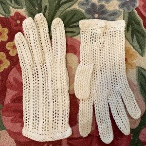 Lovely vintage hand crocheted cotton gloves with handmade button at wrist.
